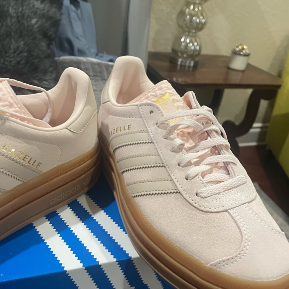 Adidas Gazelle Bold Women's Light Pink Sneakers. NEW w/Tags - Picture 2 of 4